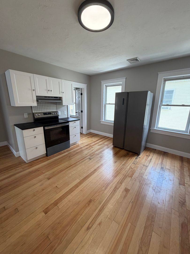 Apartment for rent at 19 Endicott St, Worcester, MA 01610