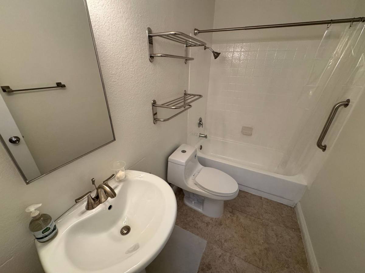 Apartment for rent at 520 Elm, Las Vegas, NV 89169