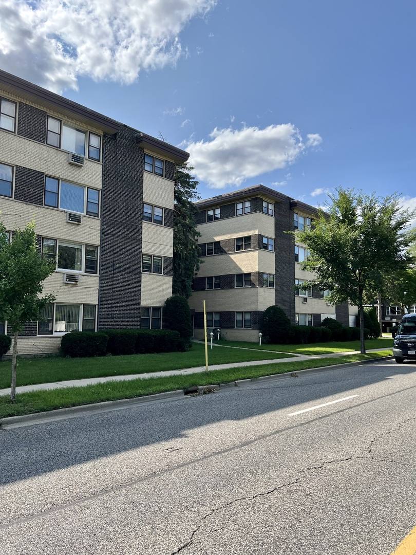 Apartment for rent at 8644 Skokie Blvd #303, Skokie, IL 60076