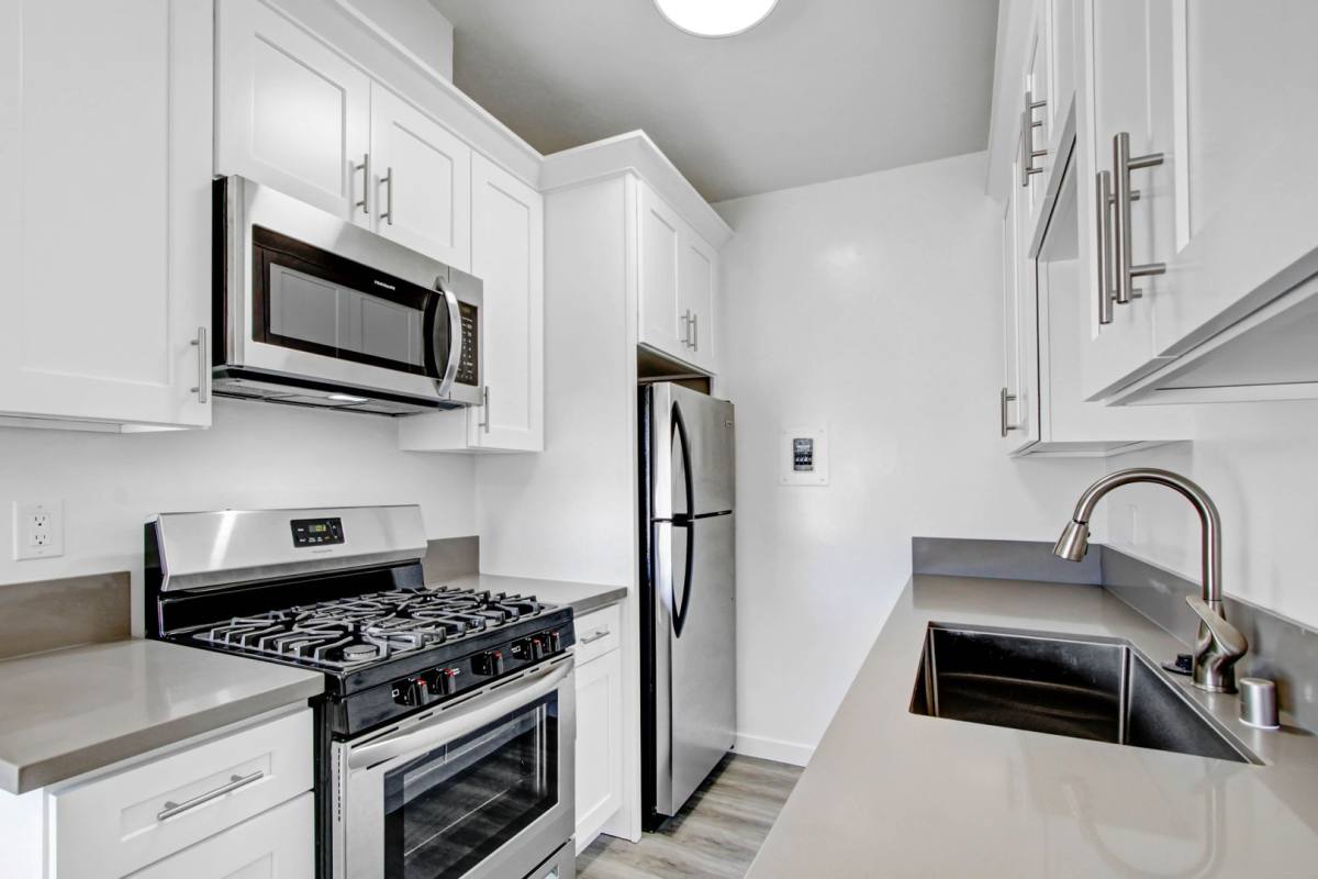 Apartment for rent at 1010 Pico Blvd, Santa Monica, CA 90405