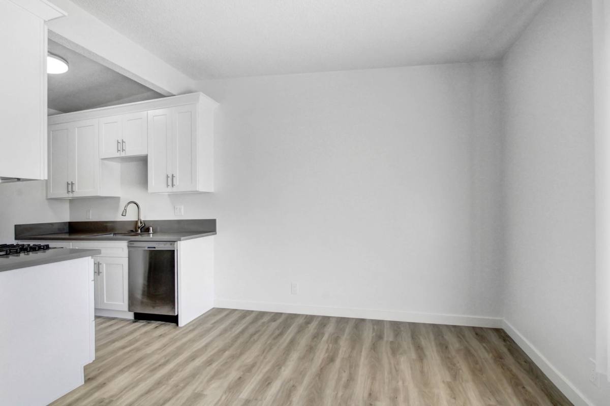Apartment for rent at 1010 Pico Blvd, Santa Monica, CA 90405
