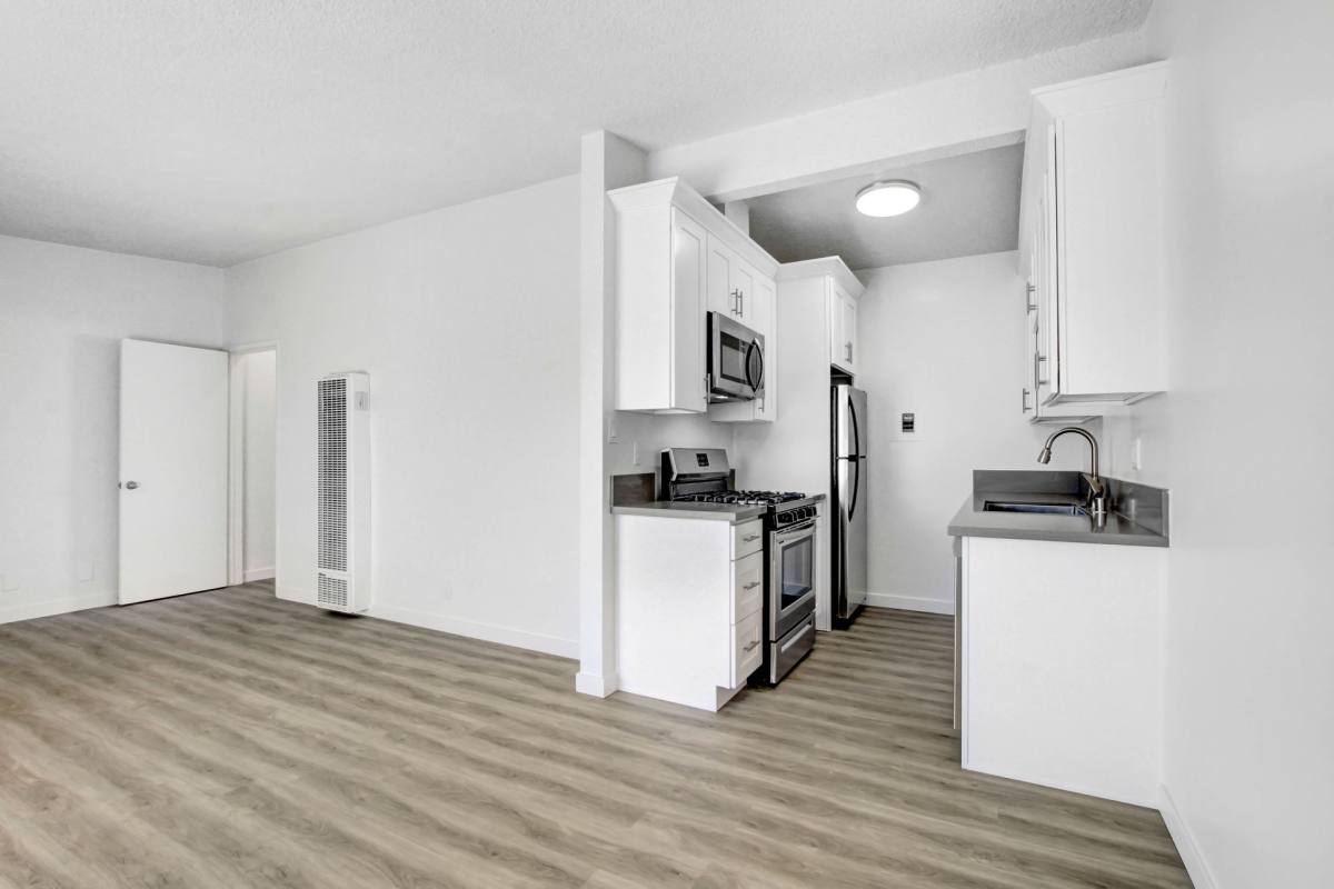 Apartment for rent at 1010 Pico Blvd, Santa Monica, CA 90405