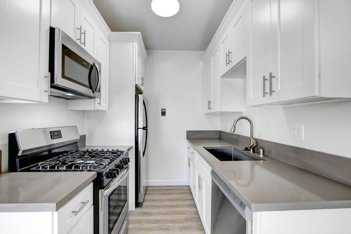 Apartment for rent at 1010 Pico Blvd, Santa Monica, CA 90405