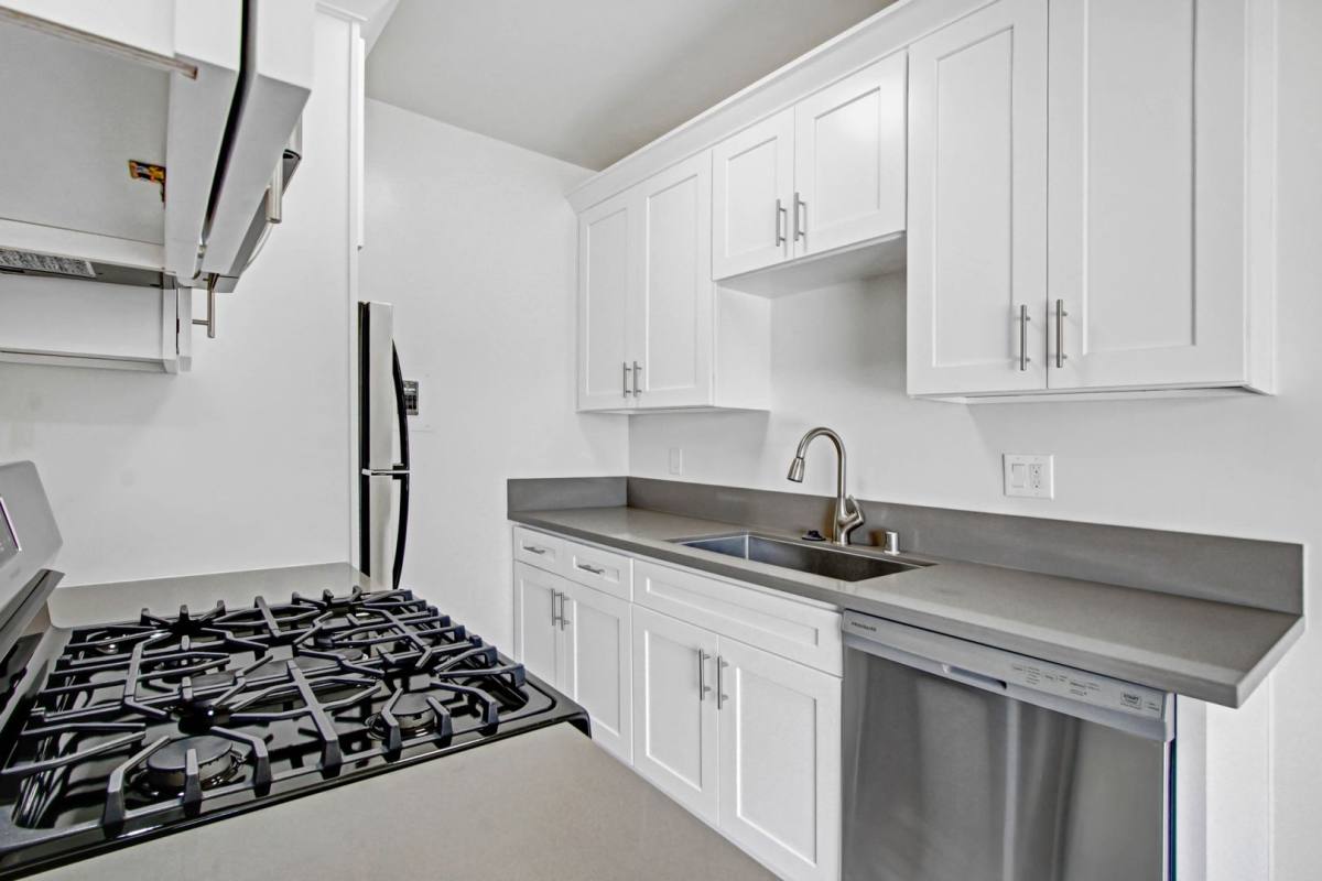 Apartment for rent at 1010 Pico Blvd, Santa Monica, CA 90405