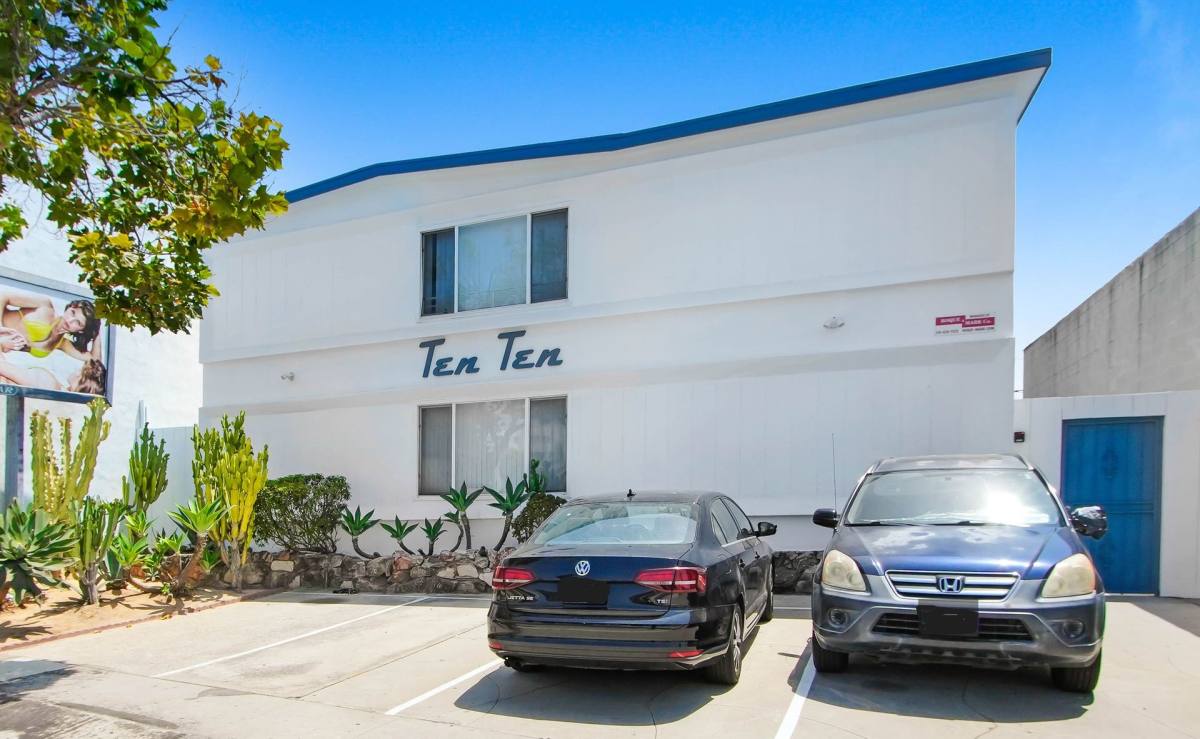 Apartment for rent at 1010 Pico Blvd, Santa Monica, CA 90405
