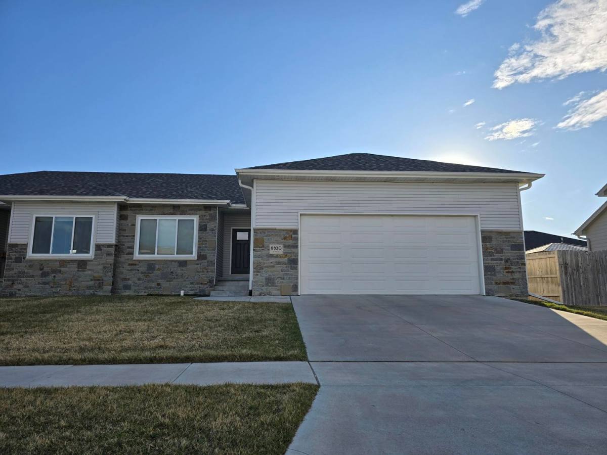 Townhouse for rent at 8820 S 81st, Lincoln, NE 68516