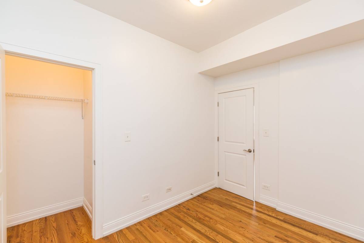 Apartment for rent at 4050 N Milwaukee Ave, Chicago, IL 60641