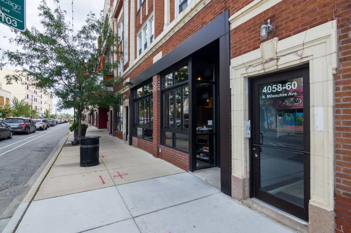 Apartment for rent at 4050 N Milwaukee Ave, Chicago, IL 60641