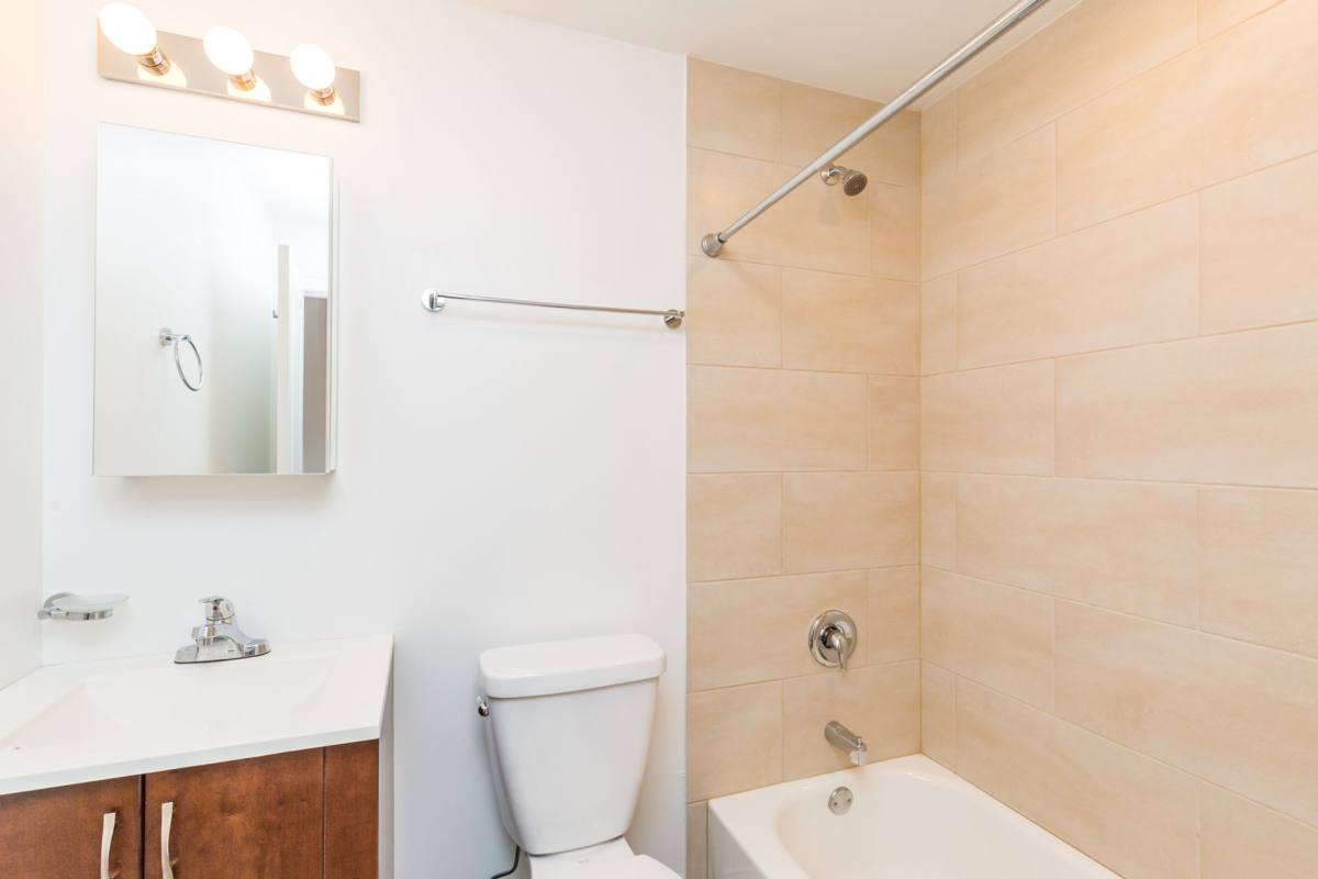 Apartment for rent at 4050 N Milwaukee Ave, Chicago, IL 60641