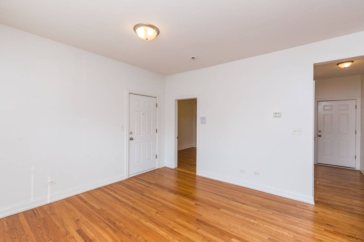 Apartment for rent at 4050 N Milwaukee Ave, Chicago, IL 60641