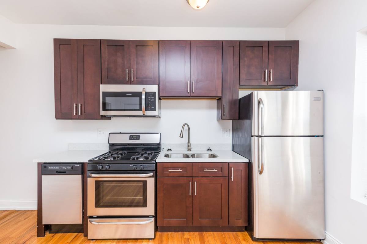 Apartment for rent at 4050 N Milwaukee Ave, Chicago, IL 60641