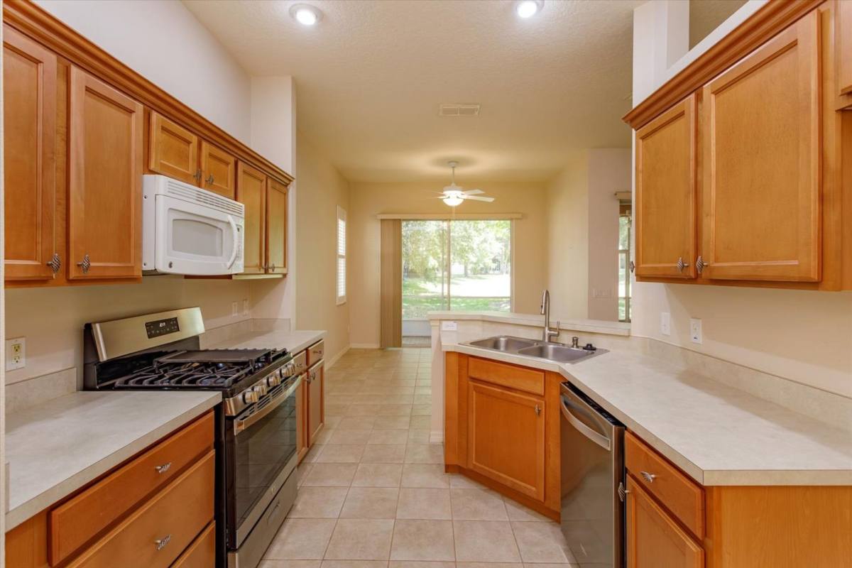 House for rent at 120 Crepe Myrtle Dr, Groveland, FL 34736