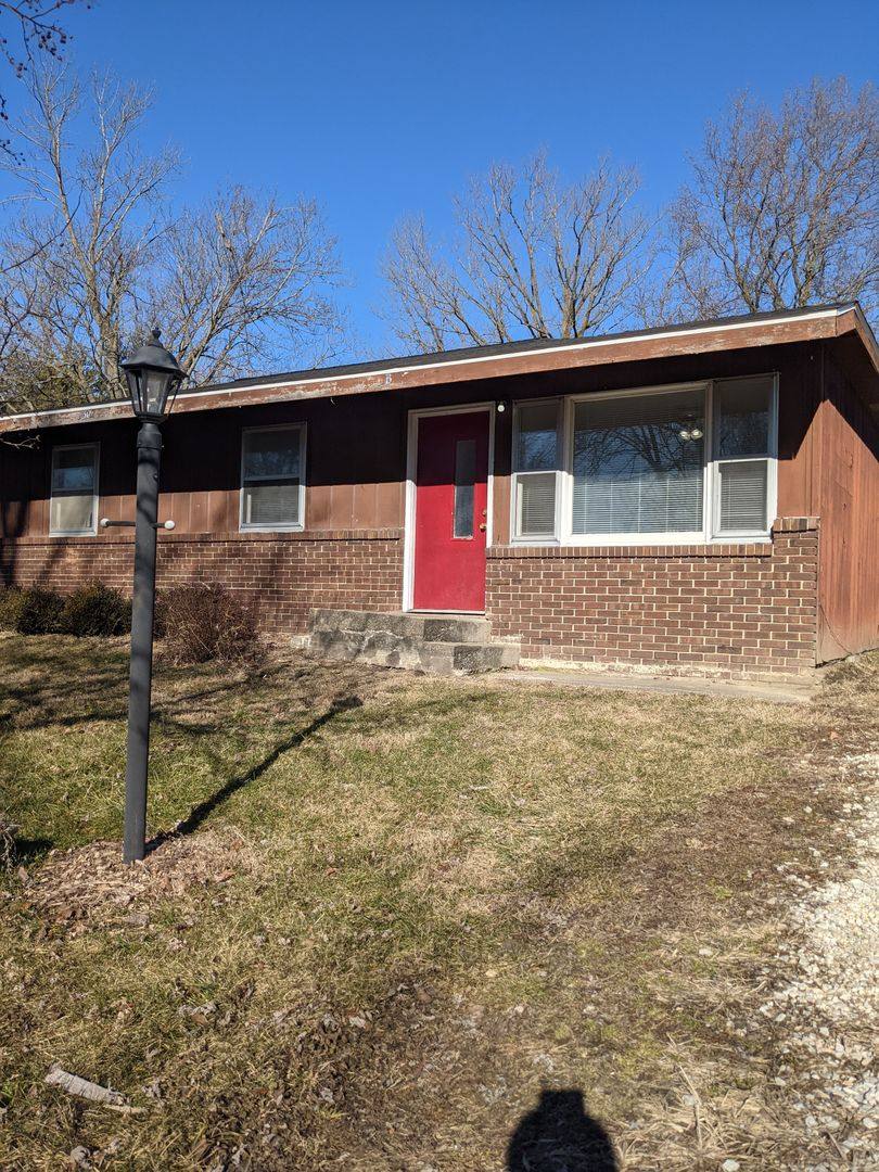 Apartment for rent at 302 S Proctor Lane, Saint Joseph, IL 61873