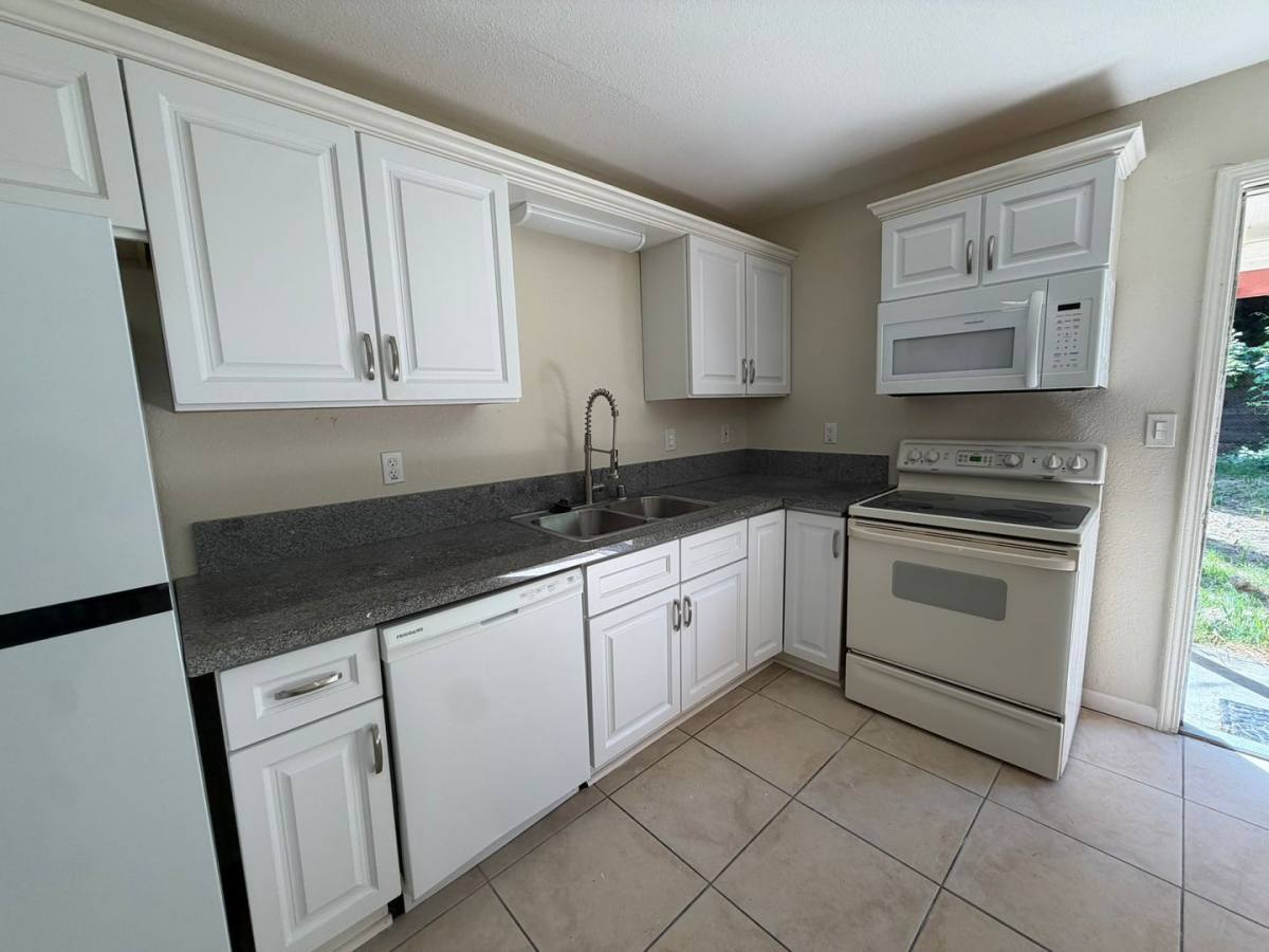 Apartment for rent at 535 N Harbor Blvd, West Sacramento, CA 95605