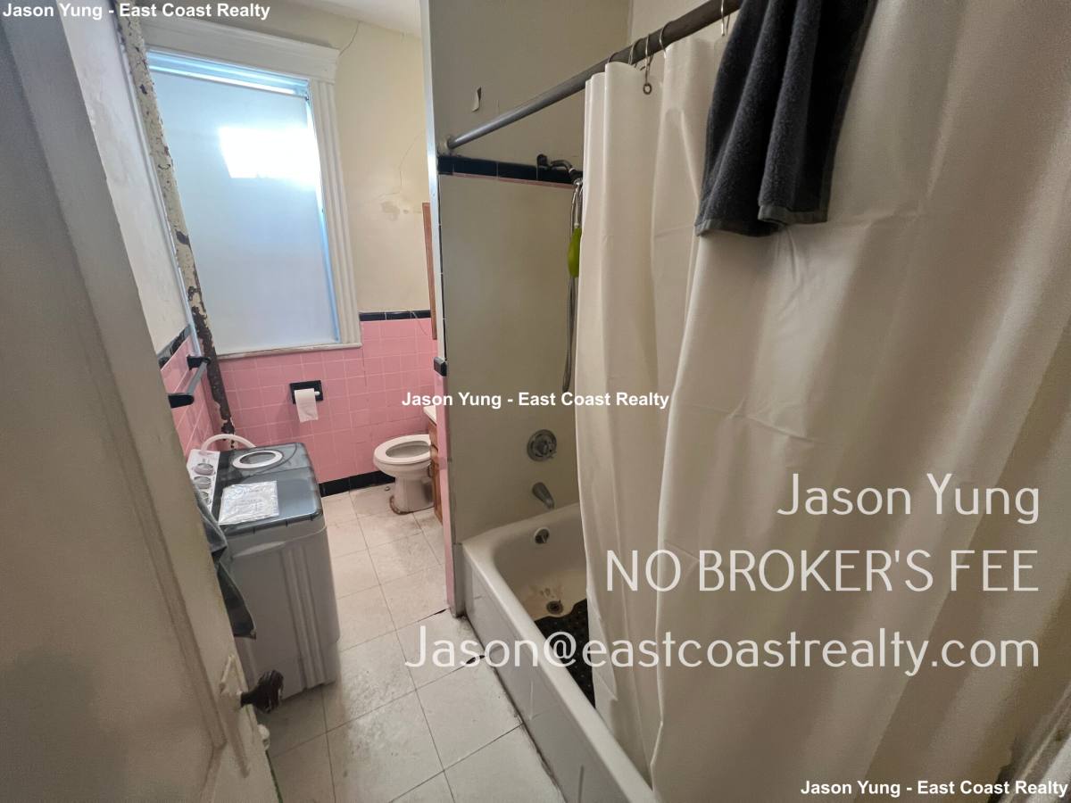 Apartment for rent at 360 Riverway #17, Boston, MA 02115
