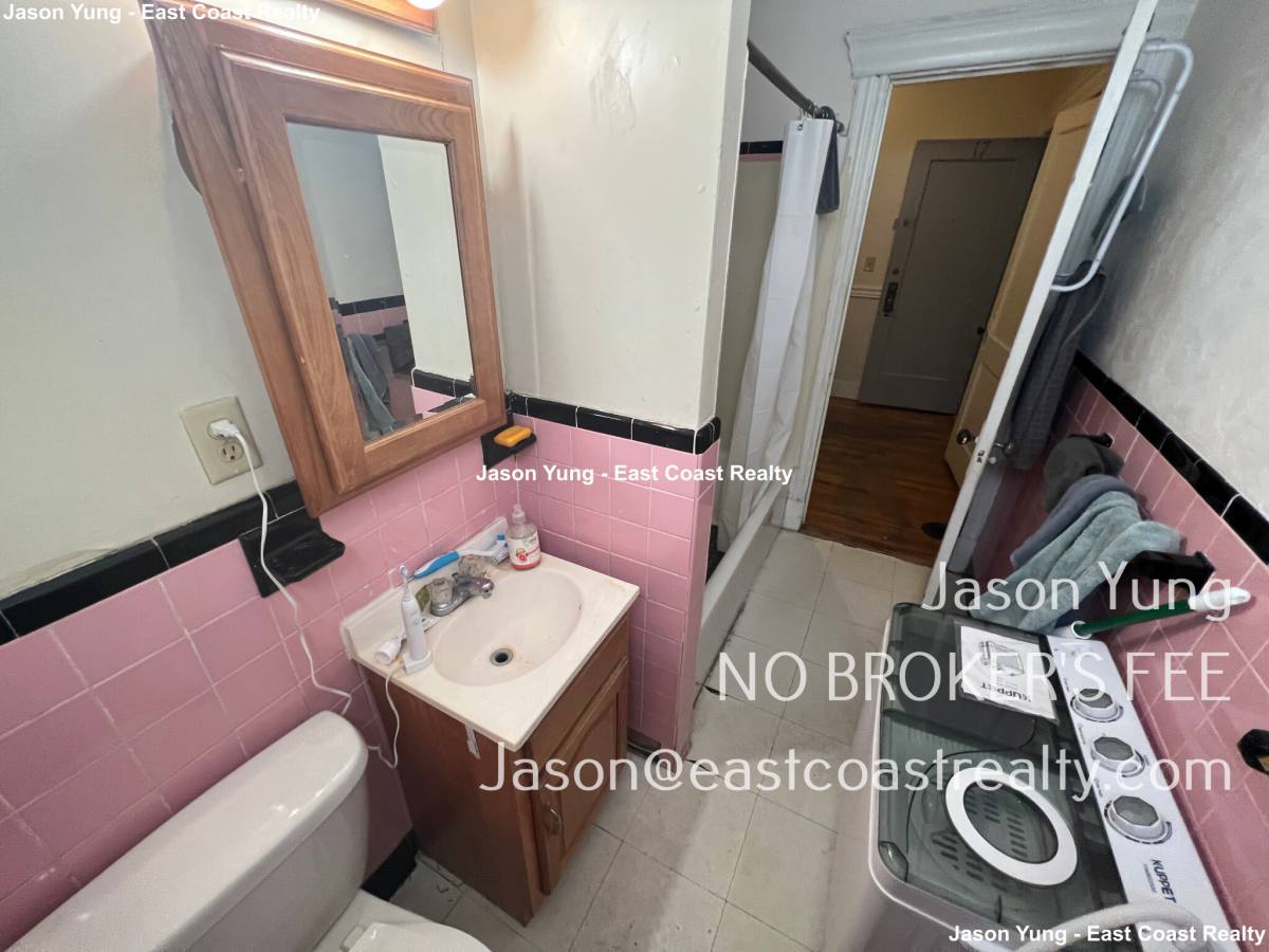 Apartment for rent at 360 Riverway #17, Boston, MA 02115