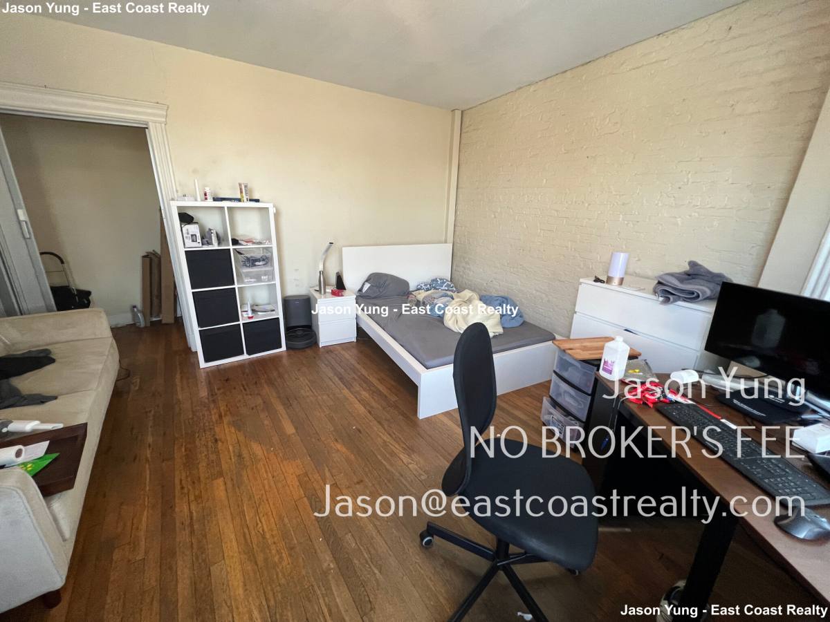 Apartment for rent at 360 Riverway #17, Boston, MA 02115