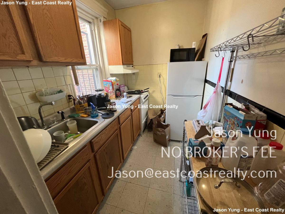 Apartment for rent at 360 Riverway #17, Boston, MA 02115