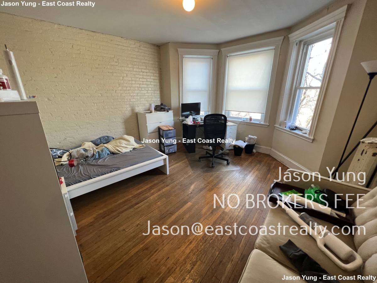 Apartment for rent at 360 Riverway #17, Boston, MA 02115