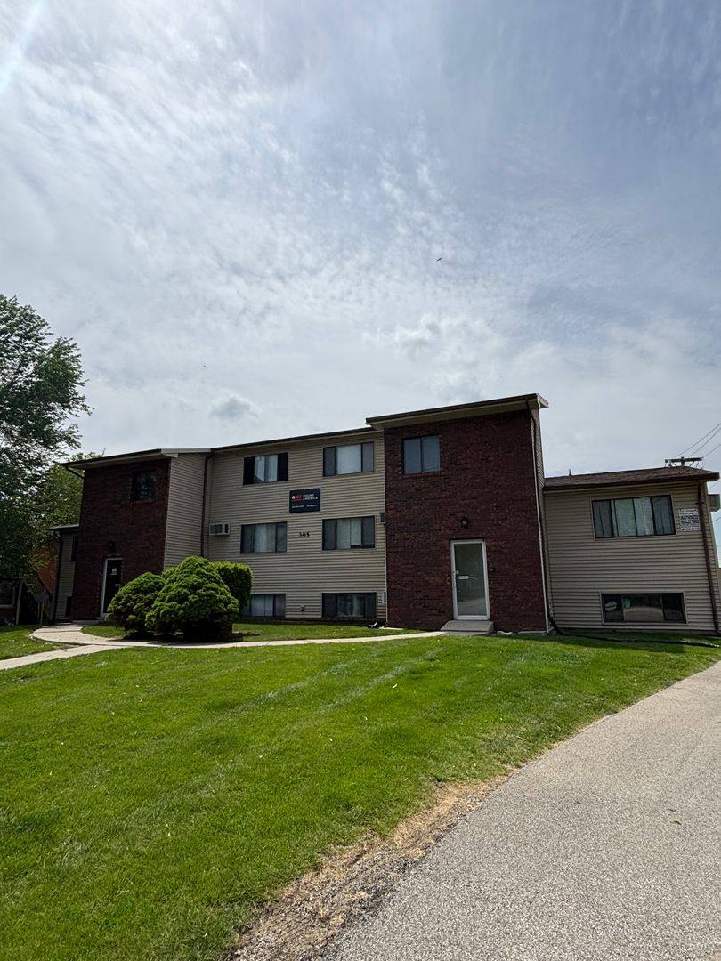 Apartment for rent at 305 Prospect, Bloomington, IL 61704