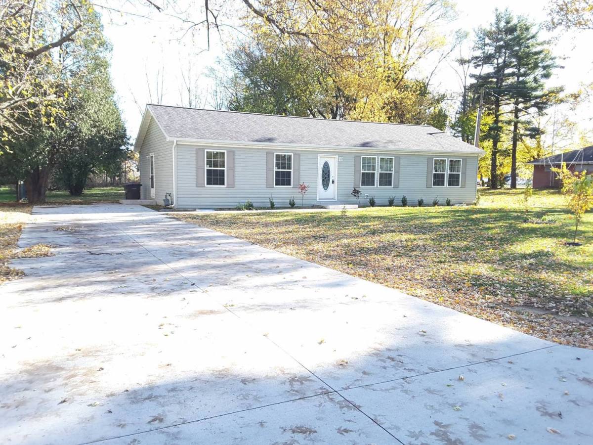 House for rent at 512 Kollar St, Elkhart, IN 46514