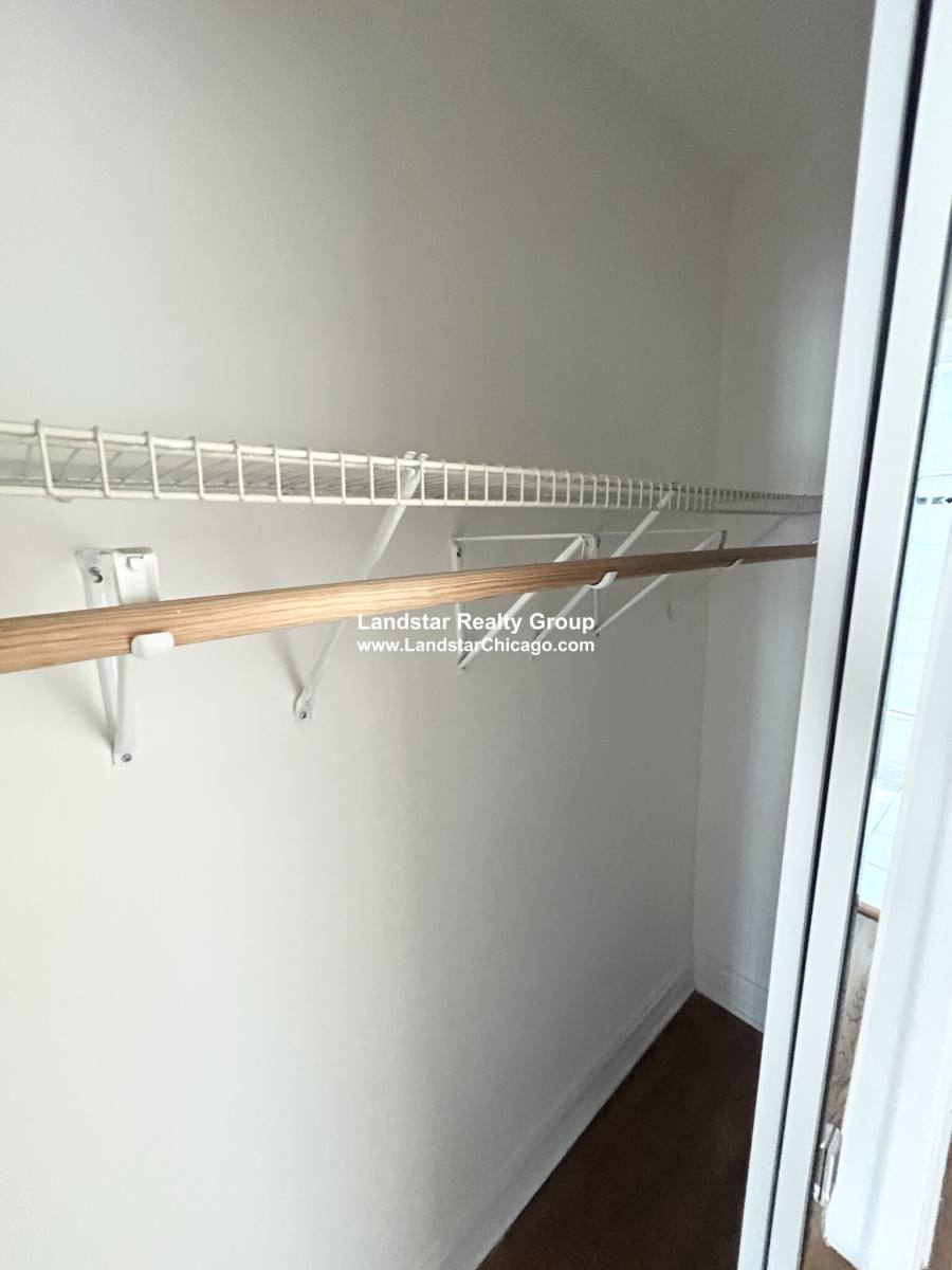 Apartment for rent at 73205 N Ridge #2E, Chicago, IL 60645