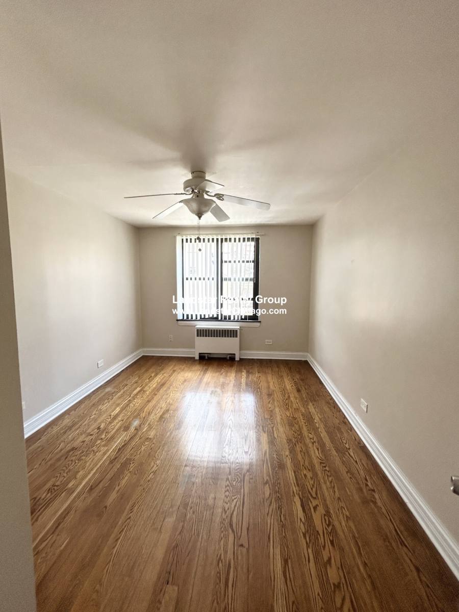 Apartment for rent at 73205 N Ridge #2E, Chicago, IL 60645