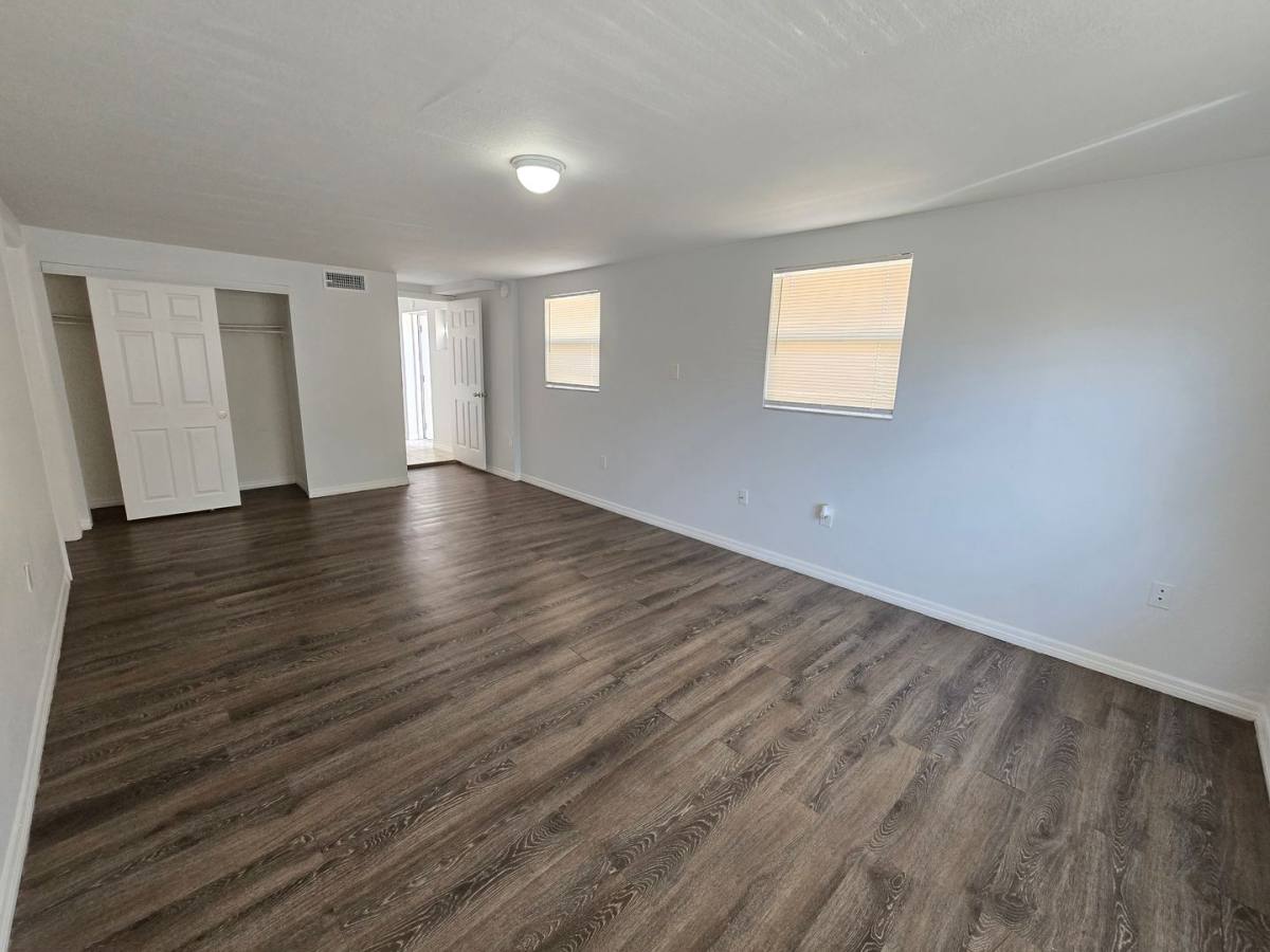 Apartment for rent at 824 S School Ave, Sarasota, FL 34237