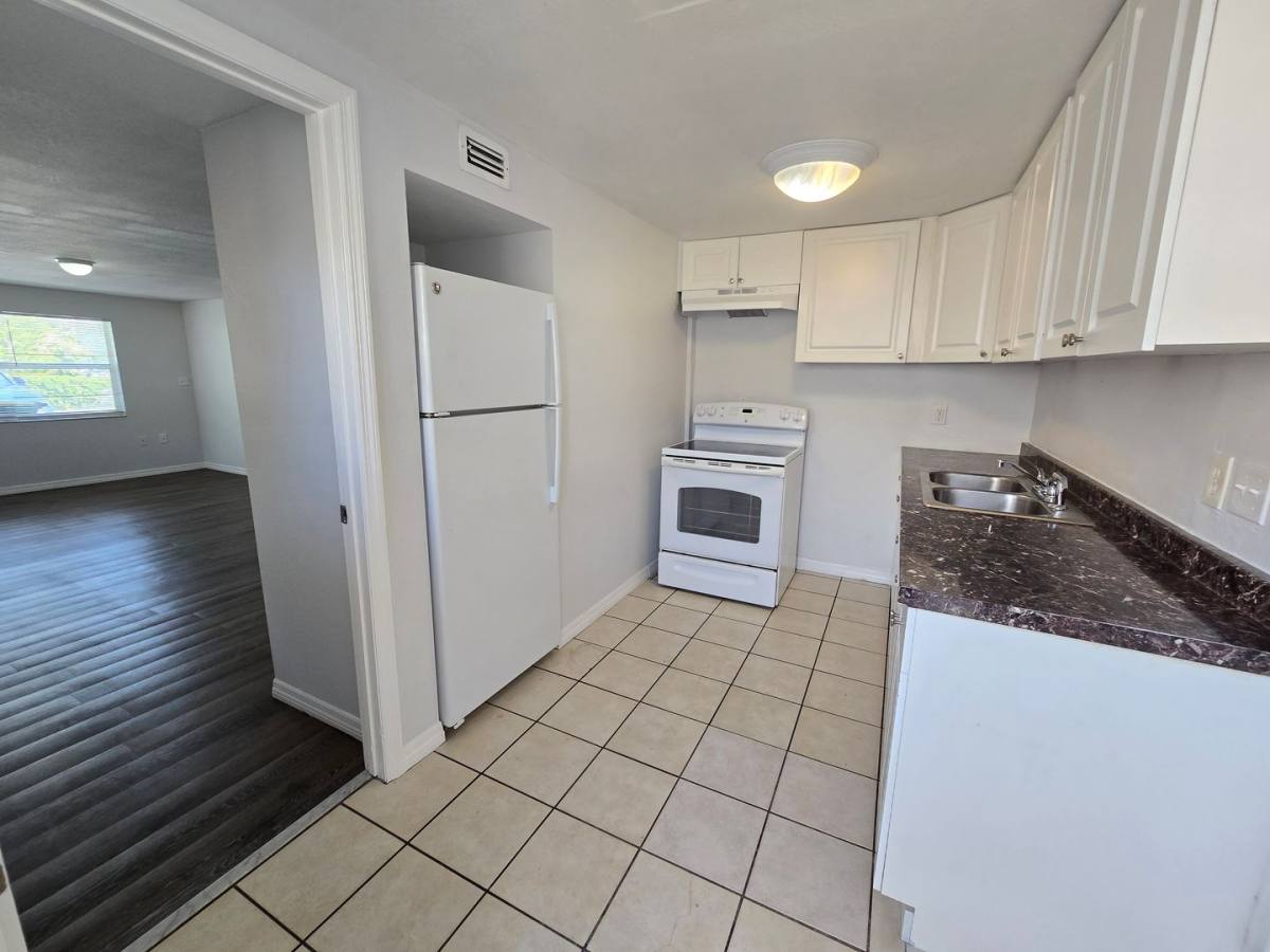 Apartment for rent at 824 S School Ave, Sarasota, FL 34237