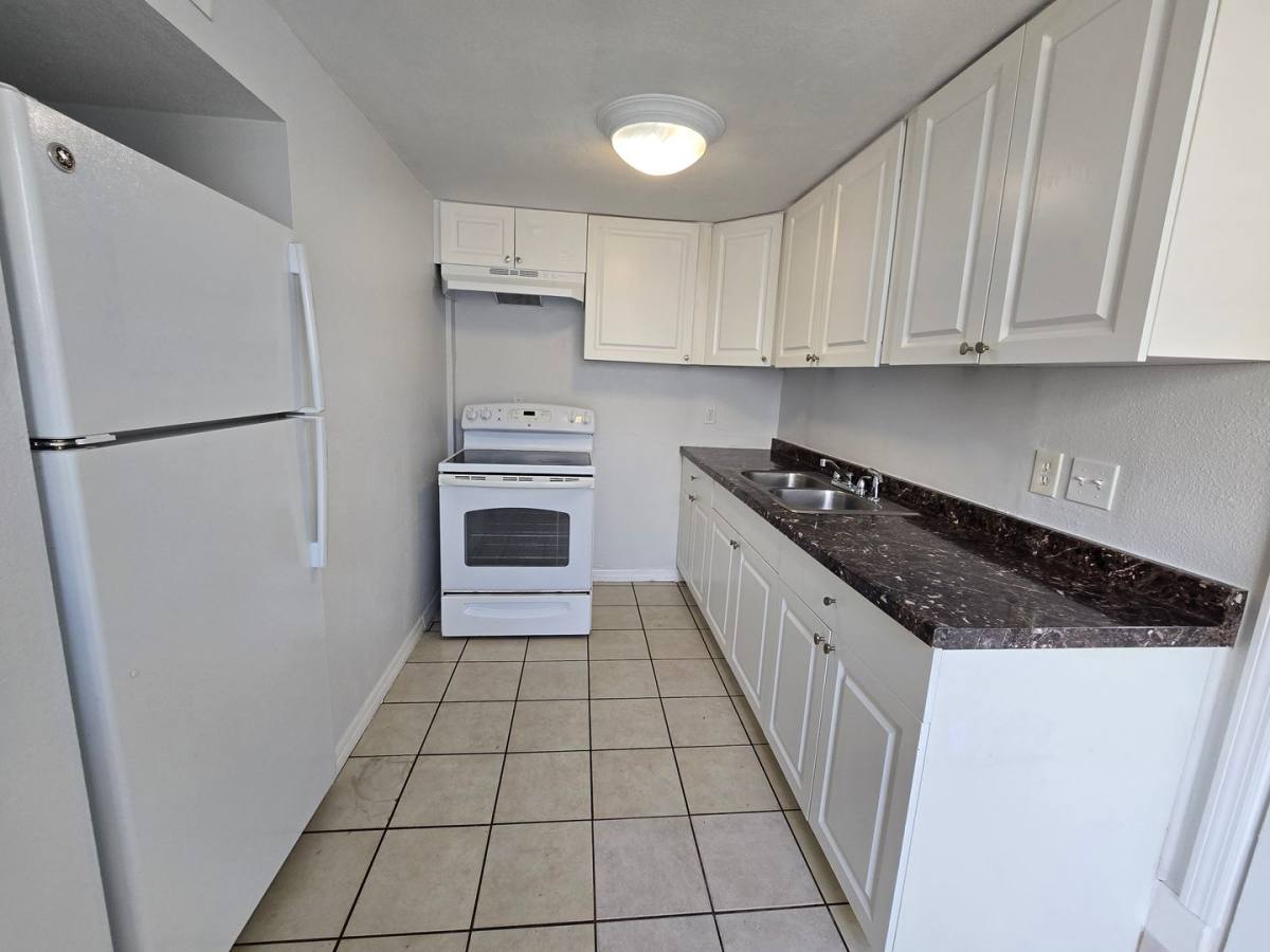 Apartment for rent at 824 S School Ave, Sarasota, FL 34237