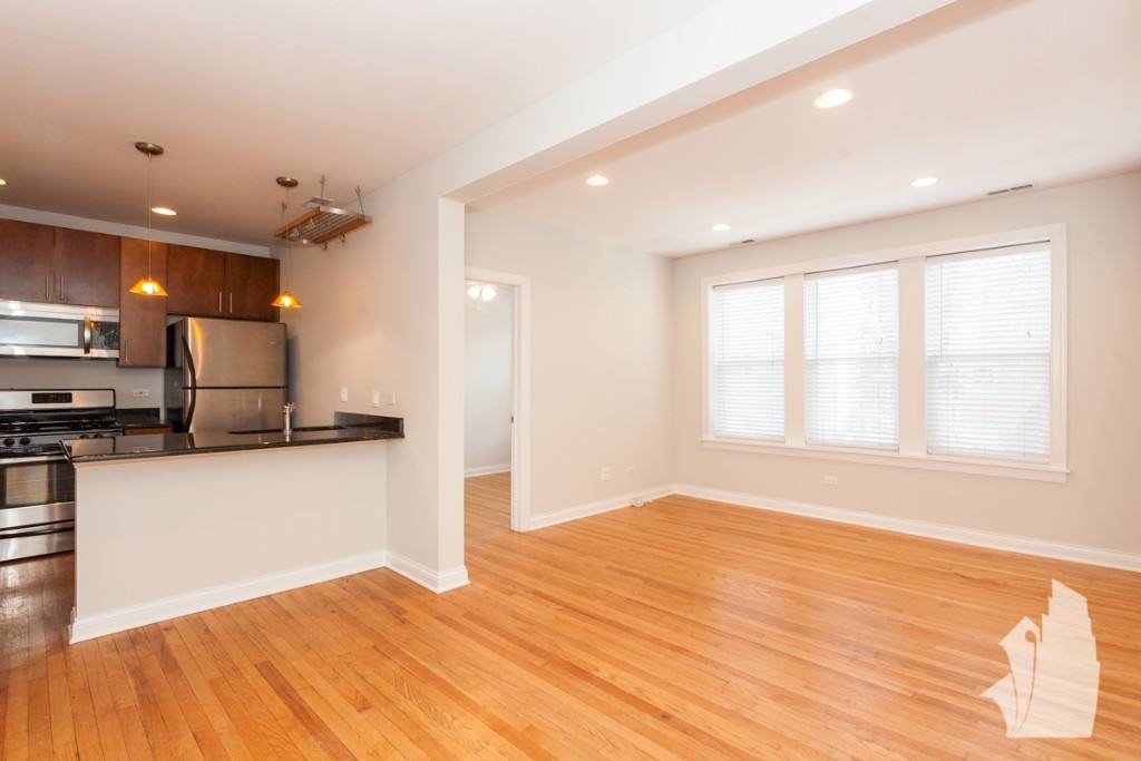 Apartment for rent at 1636 W Grace St #1, Chicago, IL 60613