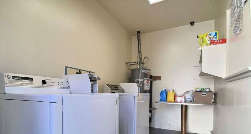 Apartment for rent at 4068 9th Ave, Los Angeles, CA 90008