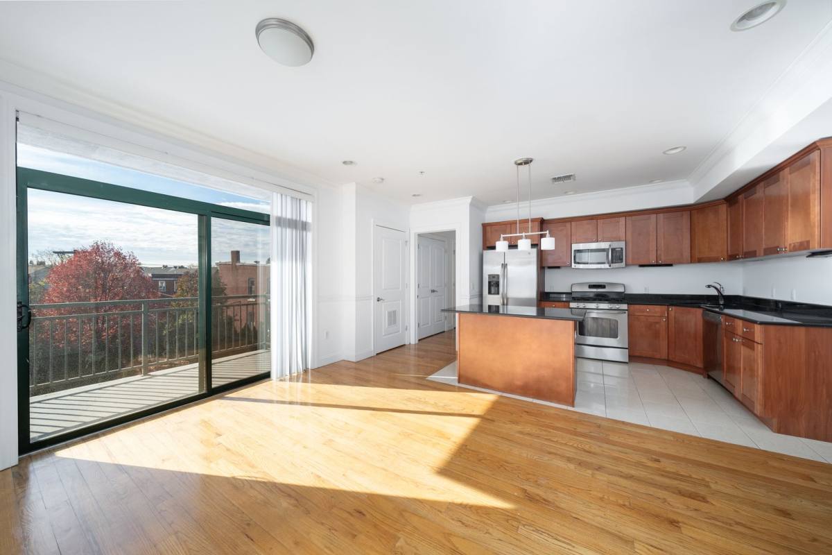 Apartment for rent at 85 Maple St, Weehawken, NJ 07086