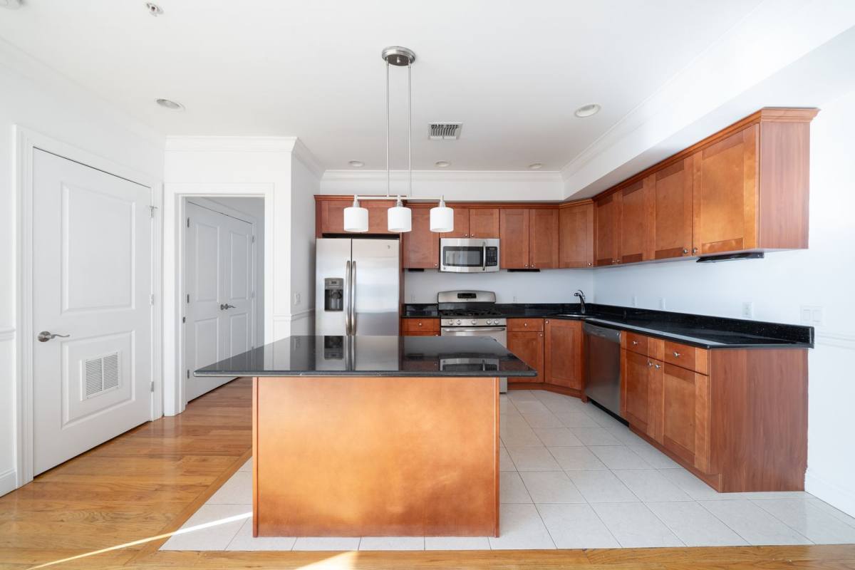 Apartment for rent at 85 Maple St, Weehawken, NJ 07086