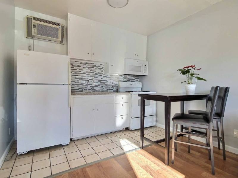 Apartment for rent at 4201 McClung Dr, Los Angeles, CA 90008