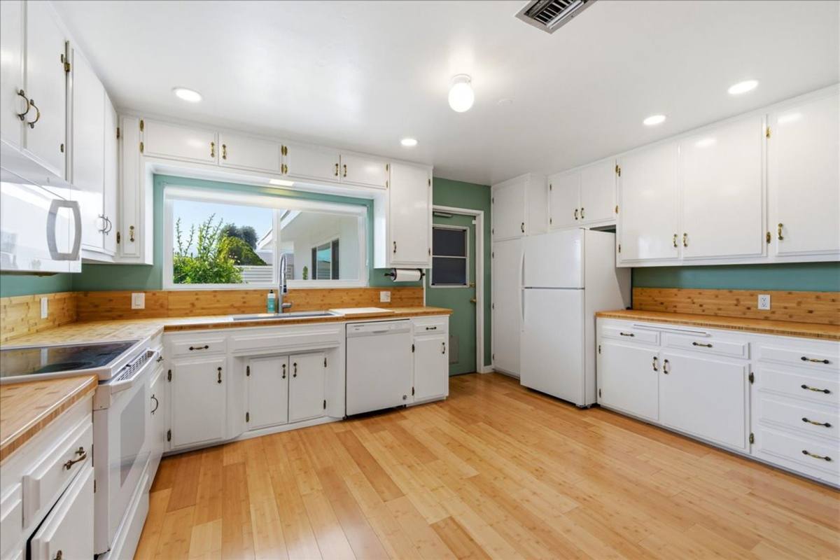 House for rent at 9750 Valencia Dr, Desert Hot Springs, CA 92240