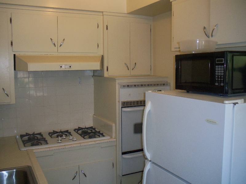 Apartment for rent at 4335 Don Tomaso Dr, Los Angeles, CA 90008