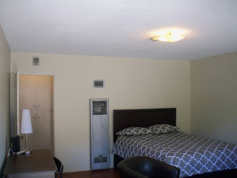 Apartment for rent at 4335 Don Tomaso Dr, Los Angeles, CA 90008