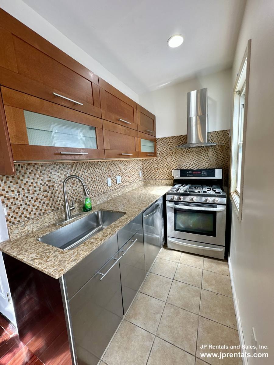 Apartment for rent at 253 Belgrade Ave #3, Roslindale, MA 02131