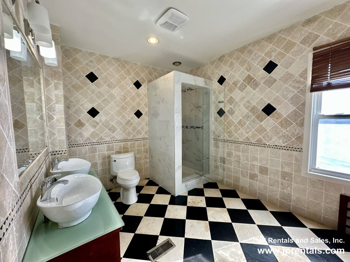 Apartment for rent at 253 Belgrade Ave #3, Roslindale, MA 02131