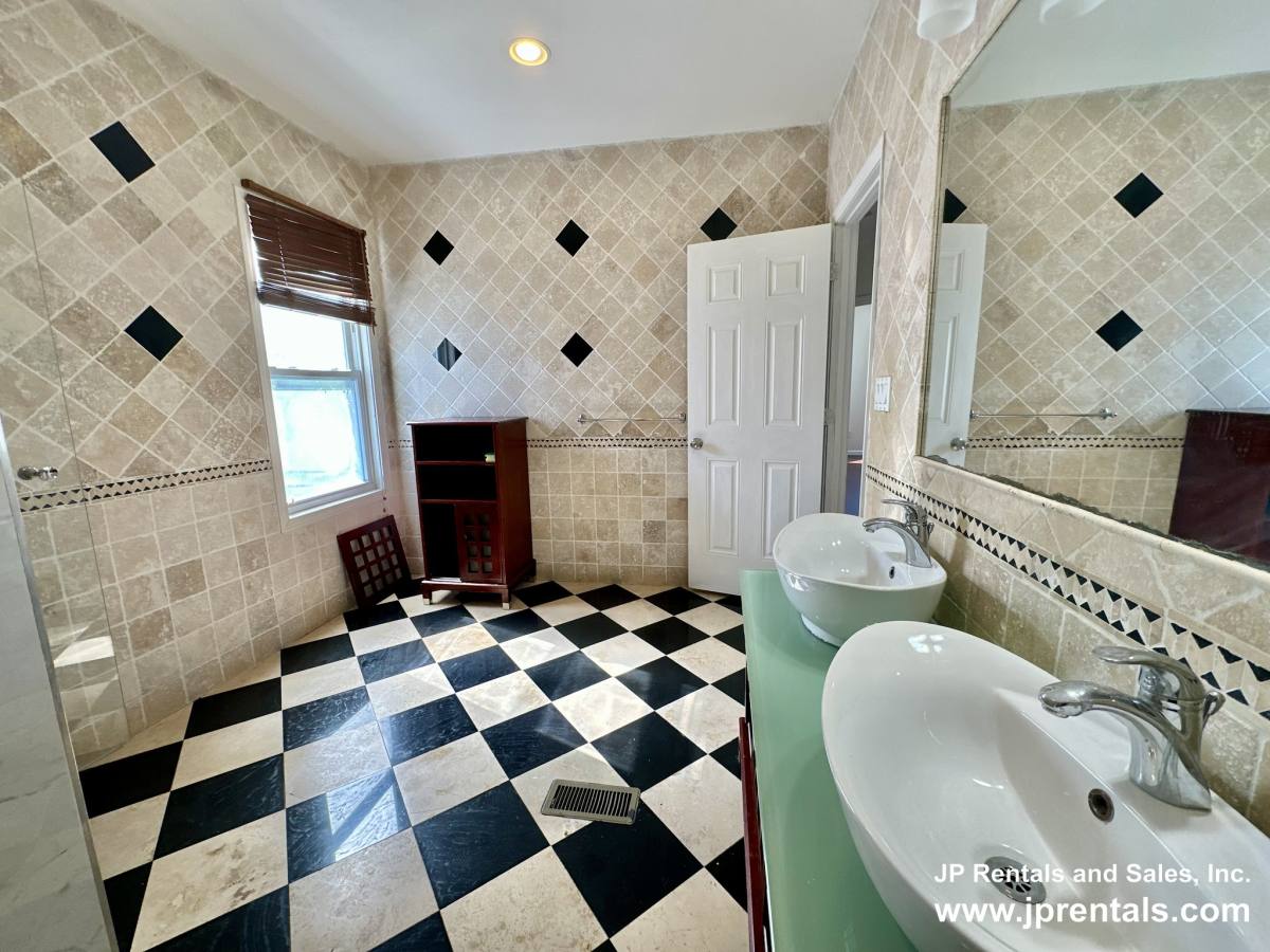 Apartment for rent at 253 Belgrade Ave #3, Roslindale, MA 02131