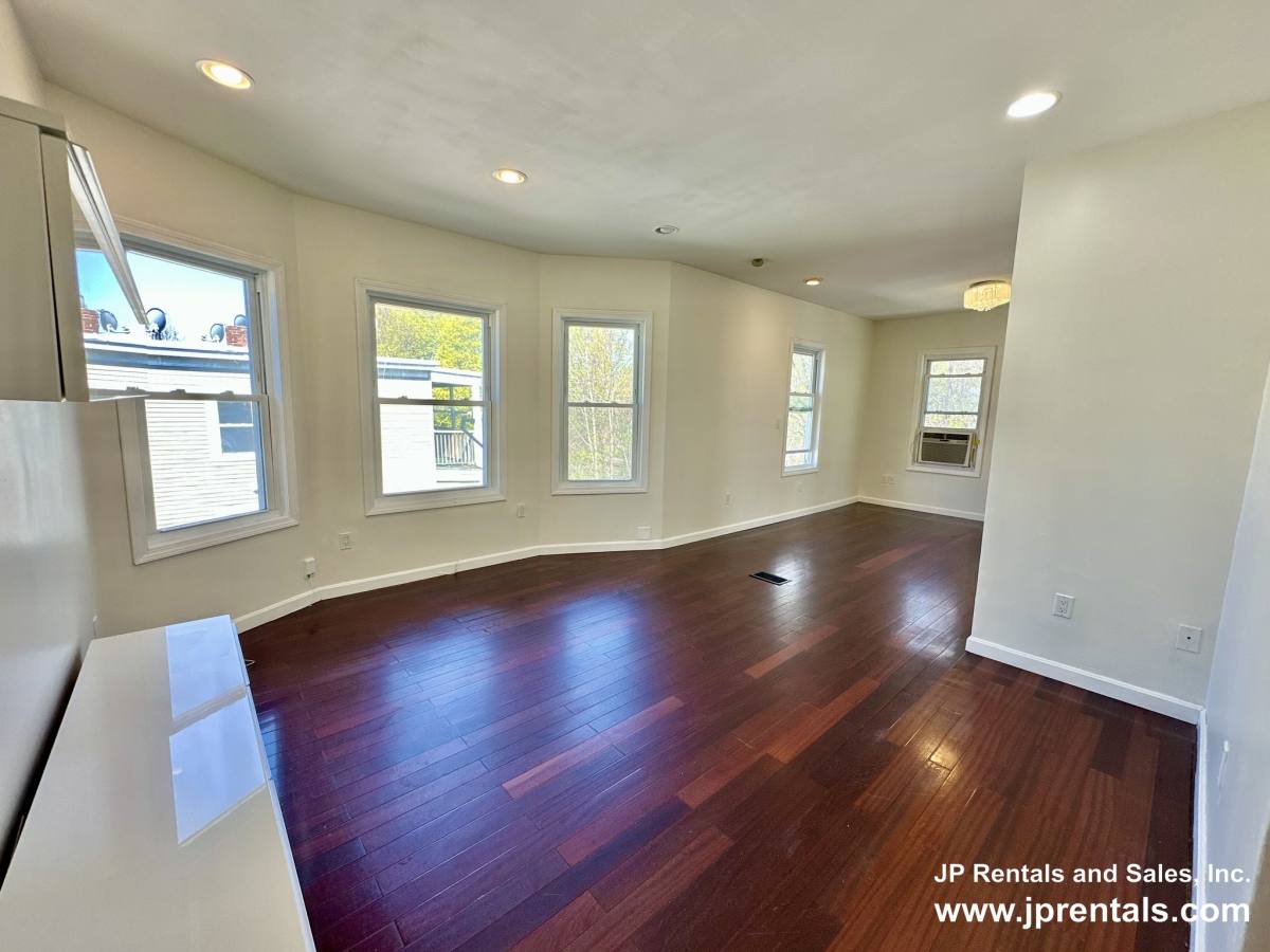 Apartment for rent at 253 Belgrade Ave #3, Roslindale, MA 02131