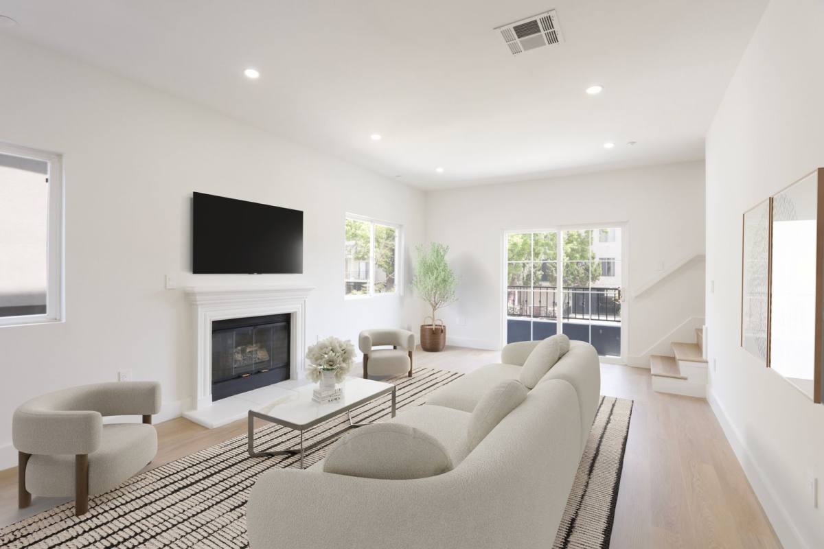 Apartment for rent at 1325 N Poinsettia Place, Los Angeles, CA 90046