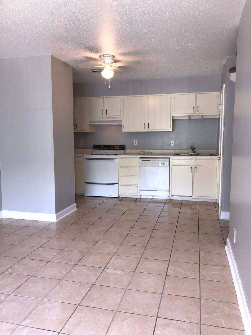 Apartment for rent at 7720 E Kings Highway, Shreveport, LA 71115