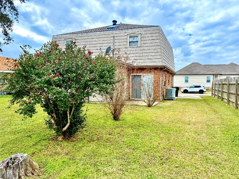 Apartment for rent at 3563 Kings Dr, Chalmette, LA 70043