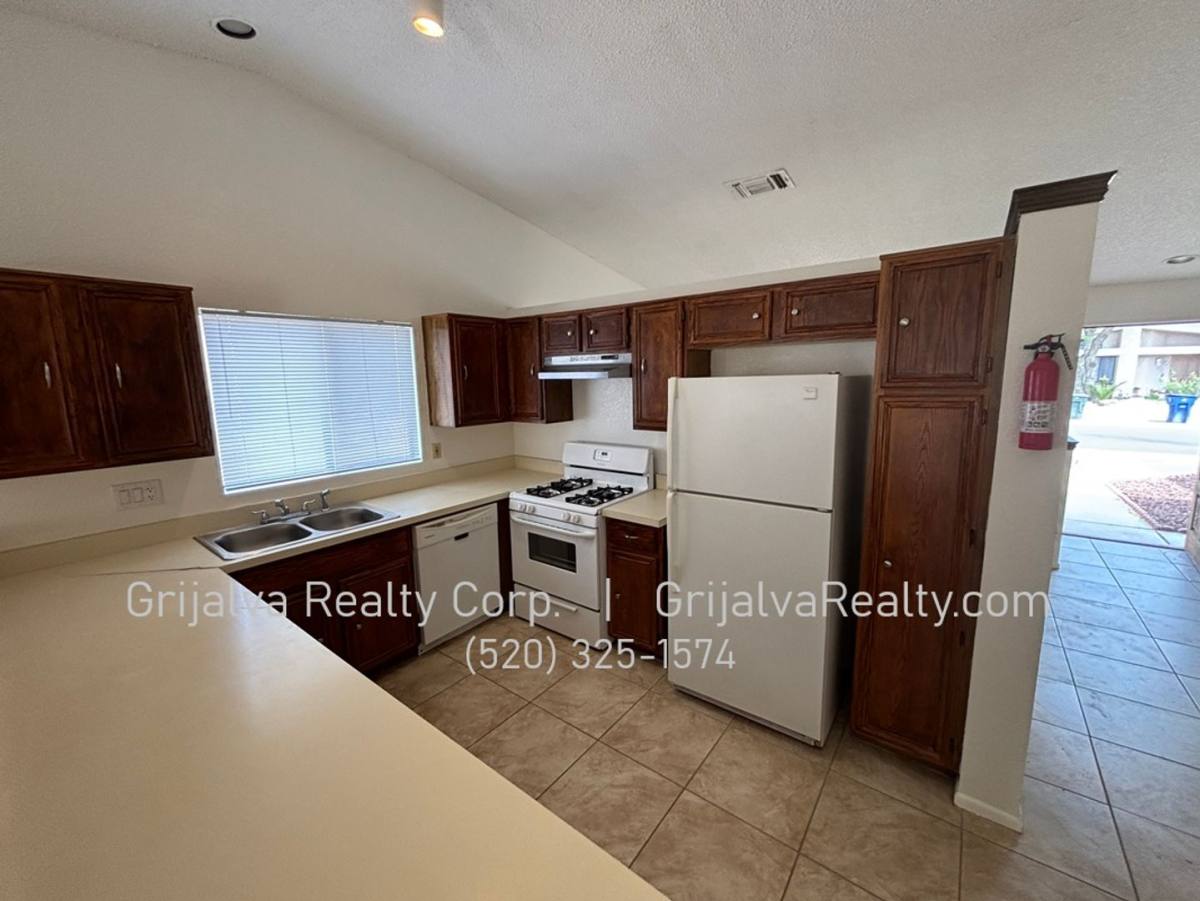House for rent at 1821 W Mountain Oak Lane, Tucson, AZ 85746