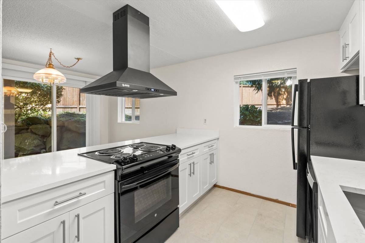 Condo for rent at 19855 25th Ave NE, Seattle, WA 98155