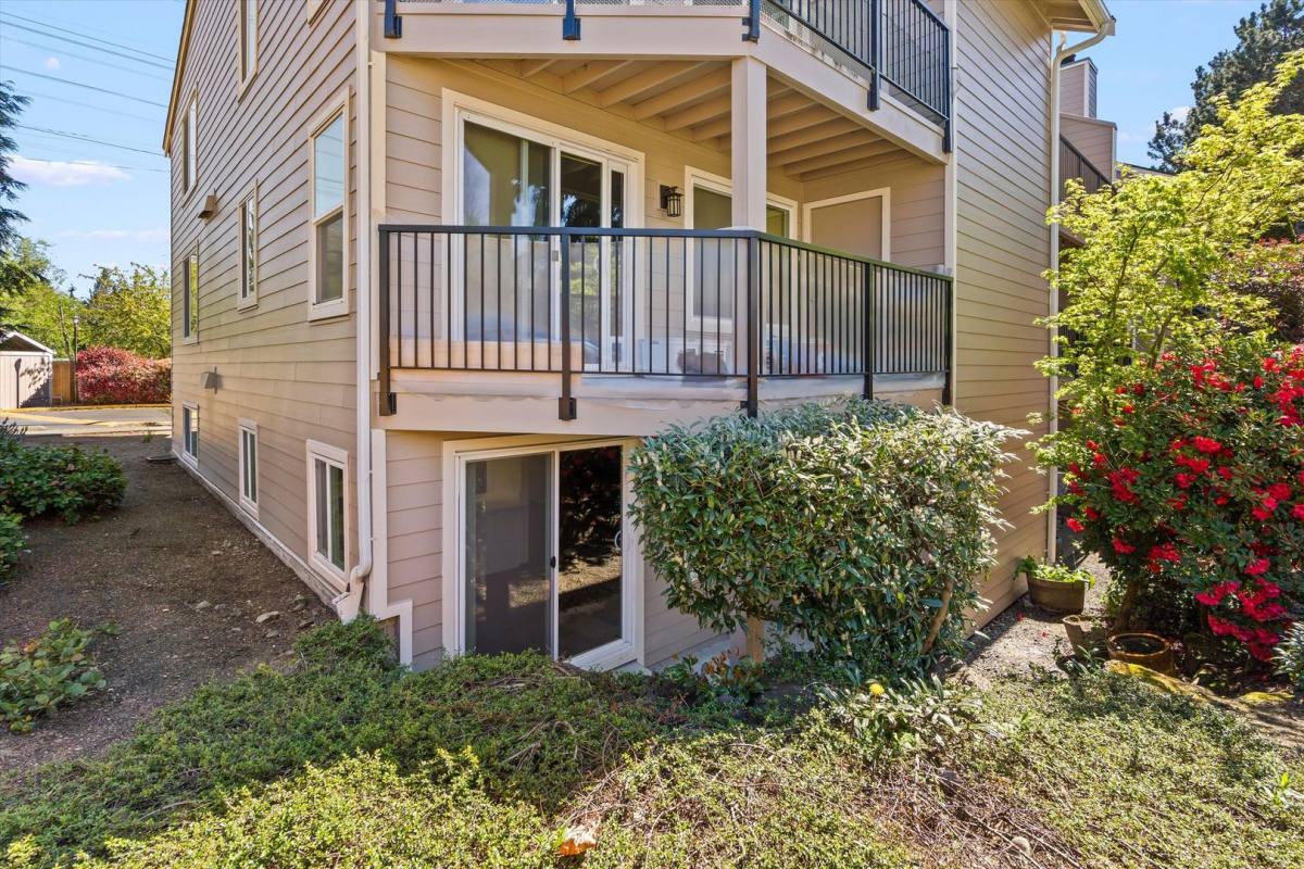 Condo for rent at 19855 25th Ave NE, Seattle, WA 98155
