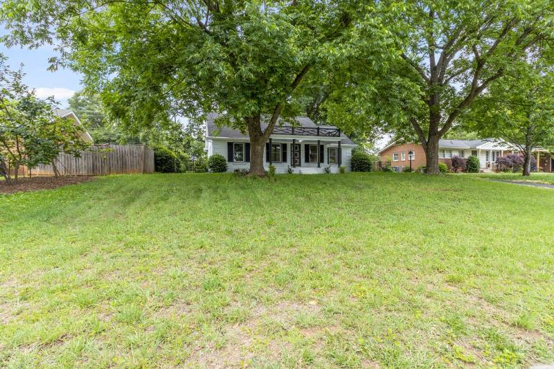 House for rent at 4111 Sudbury Rd, Charlotte, NC 28205