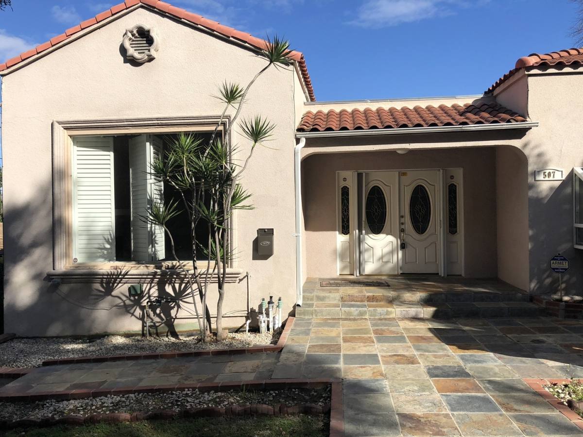 Apartment for rent at 507 E Cypress St, Glendale, CA 91205